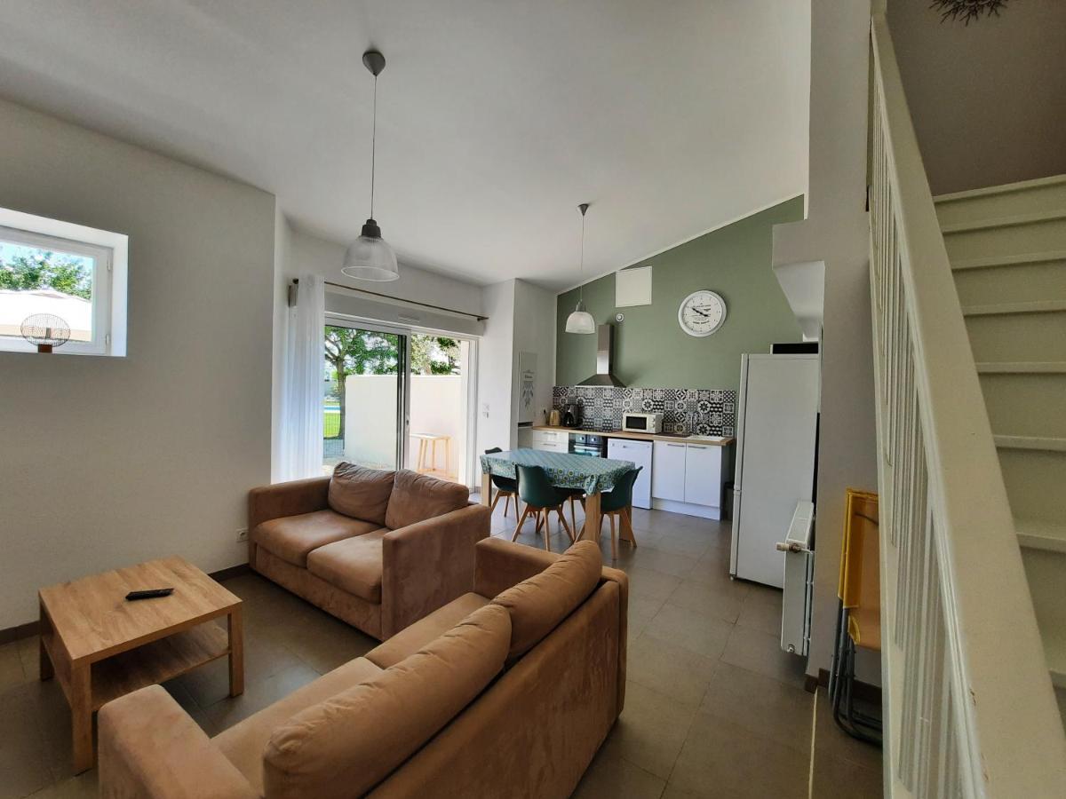 Gite 4 Personnes Avec Piscine Entre Saintes Et Royan Balanzac Exterior foto